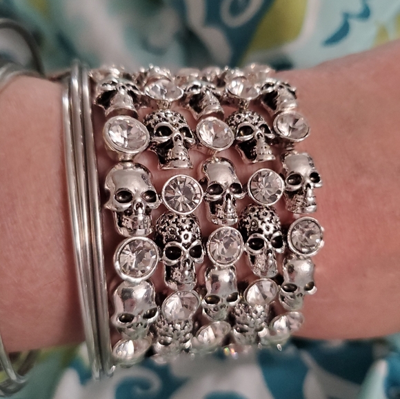 AMAZING CRYSTAL & SKULL STATEMENT BRACELET - Picture 2 of 7